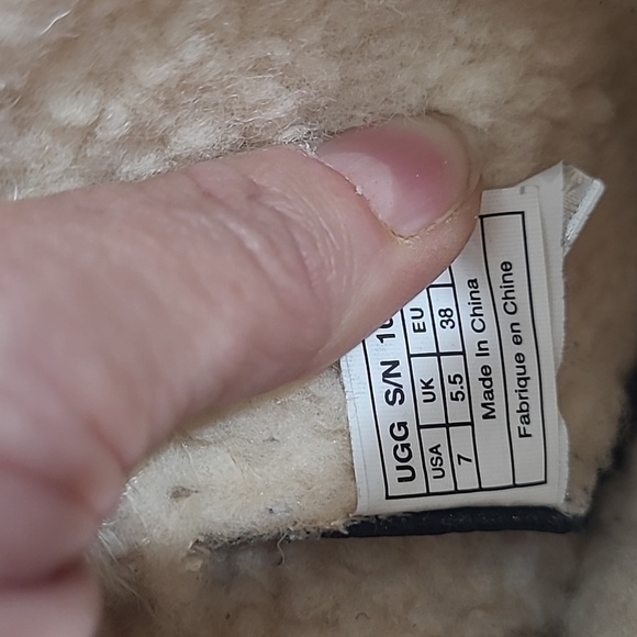 UGG Akadia Boot Women's sz 7 Black Leather Lace Up Back Shearling Lined Winter - Picture 9 of 10